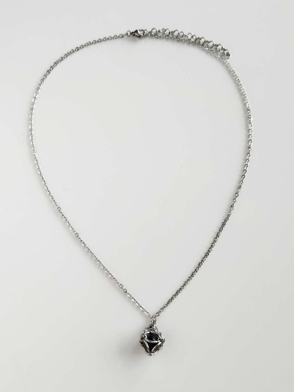 Black and silver goth necklace with a small silver chain - Picture 4 of 7